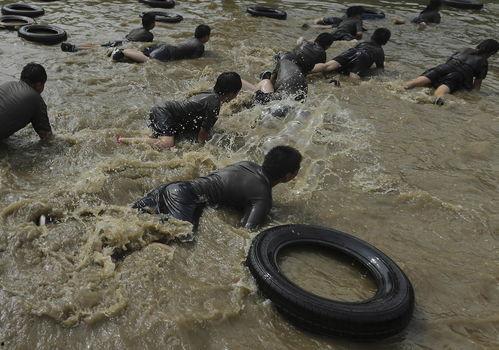 泥潭吃瓜原视频,揭秘网络热点的背后真相