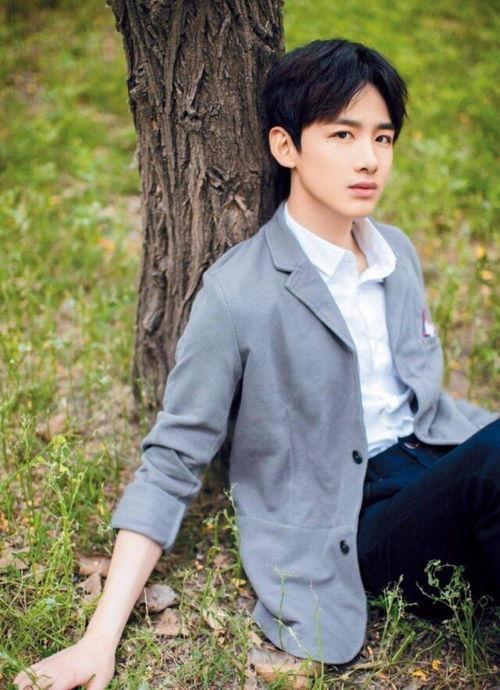 白敬亭吃瓜群众视频下载