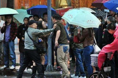 港城吃瓜群众事件视频,网络热议背后的真相揭秘